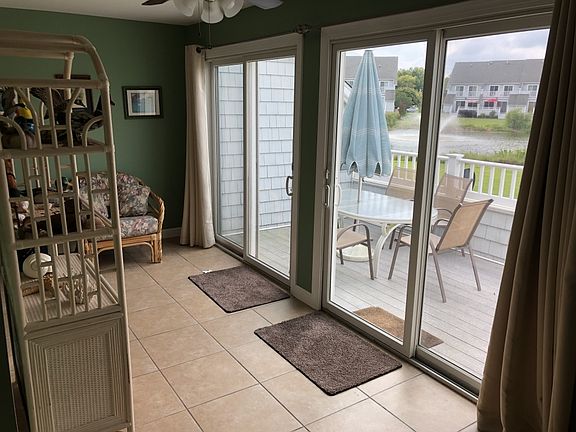 4th image of 9703 Village Ln #B2