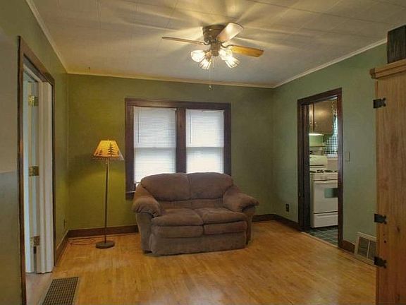 5th image of 1619 Hyde Ave