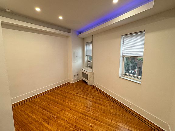 2nd image of 1910 E Passyunk Ave #2