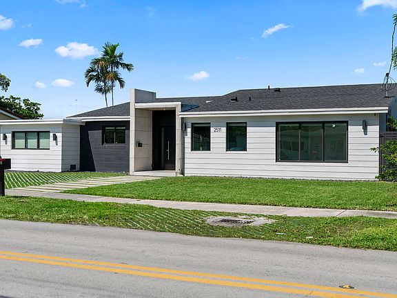 4th image of 2511 NE 209th Terrace