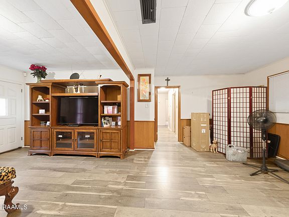 5th image of 325 Elmore St