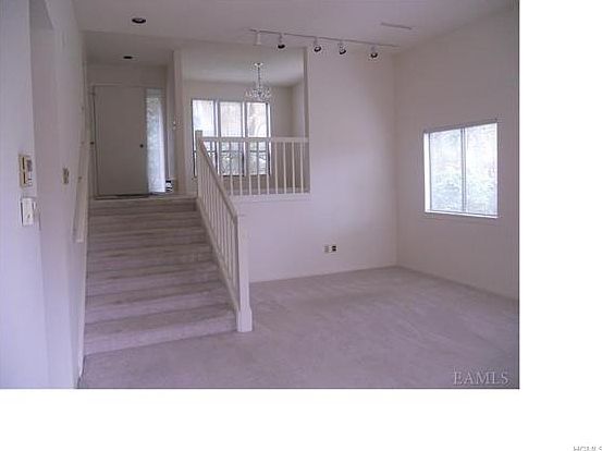 5th image of 970 Heritage Hls Unit A
