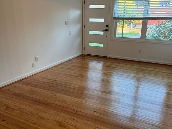 5th image of 2400 N Killingsworth St #2