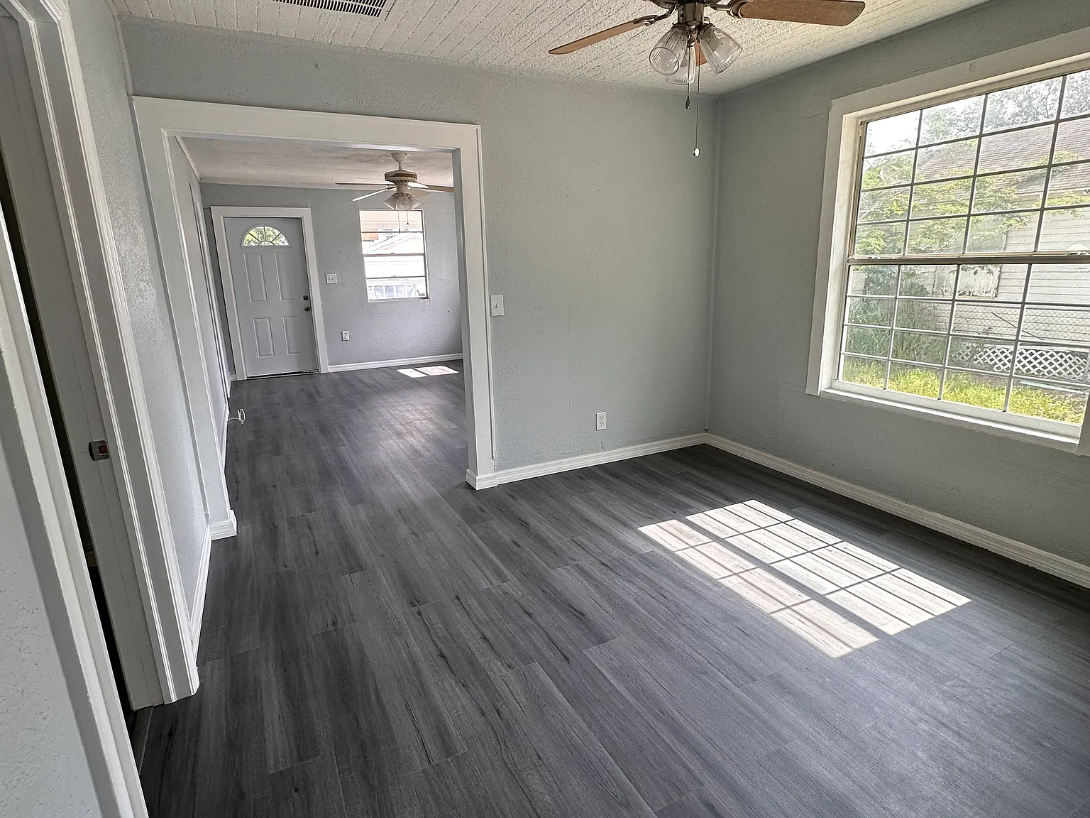 3 bed, 1004 sqft, $1,650 — Photo 3