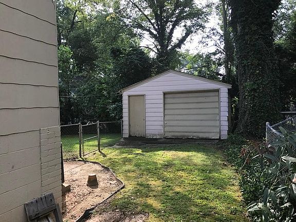 3rd image of 8 Tomassee Ave