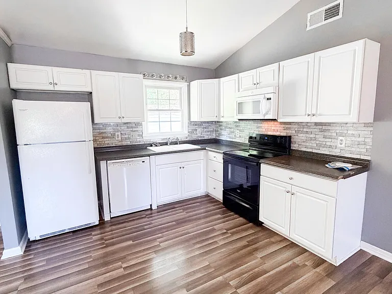 308 Overdale Cir — Photo 12