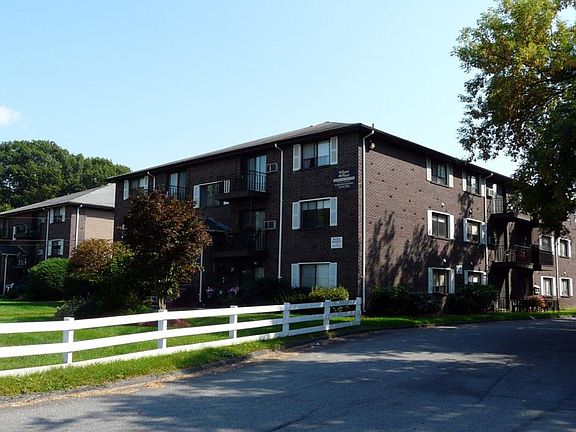 2nd image of 134-138 Pelham St #136-1