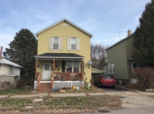 422 3rd St, Menominee, MI 49858
