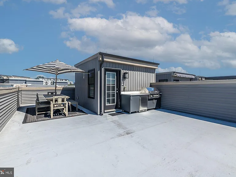 300 Squire Dr — Photo 33
