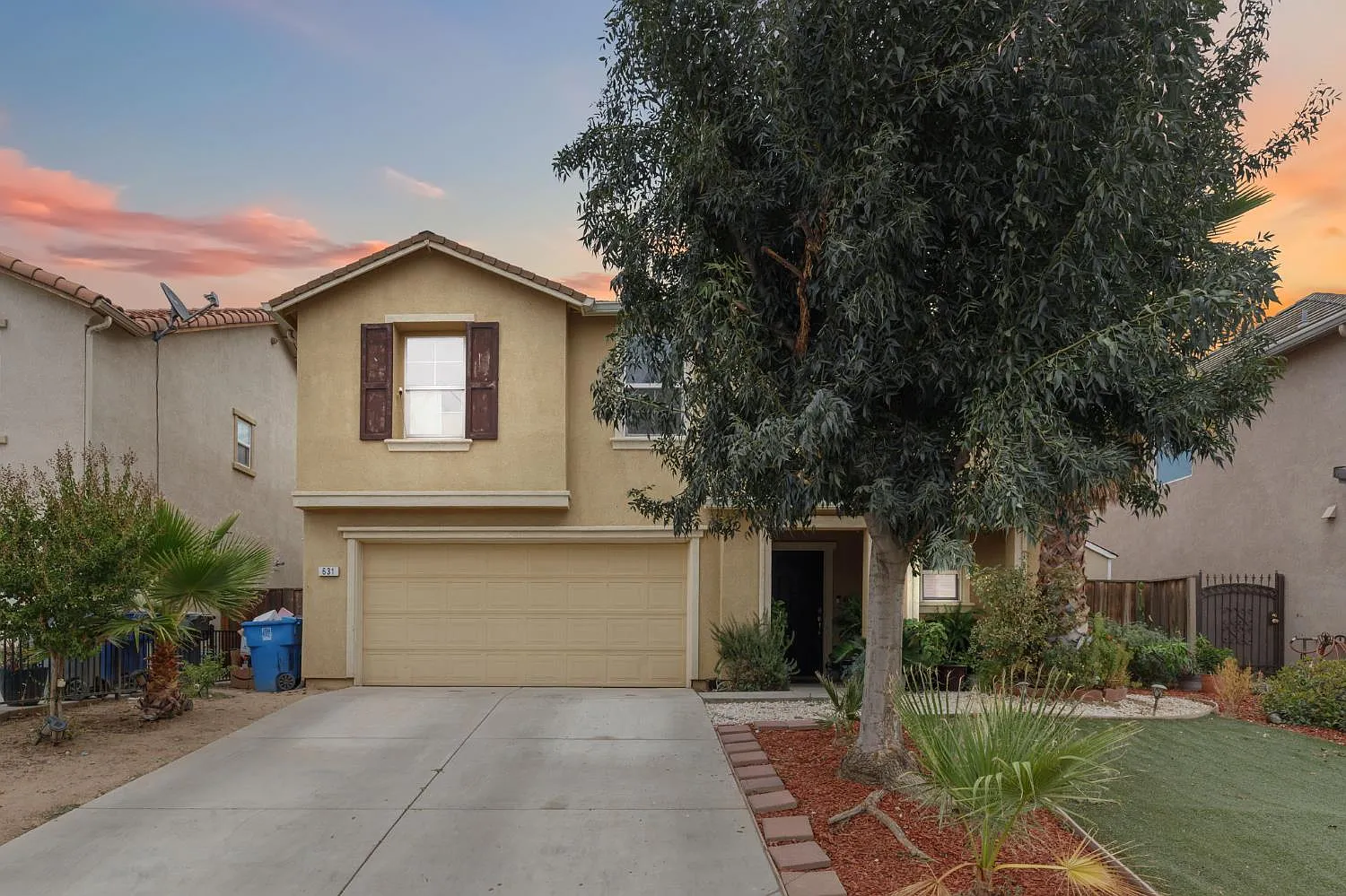 631 Persimmon St photo 1