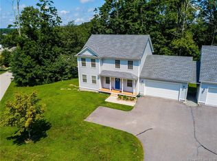 28 Crawford Ln, Groton, CT 06340