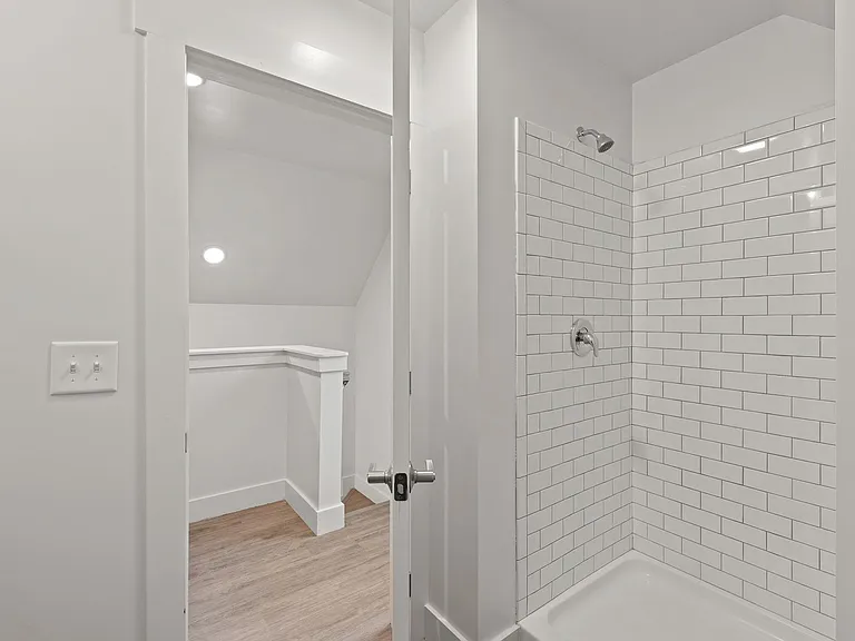 709 Jefferson St — Photo 23