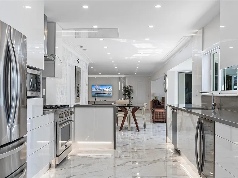 207 Royal Palm Dr — Photo 28