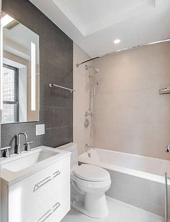 3rd image of 187 E 79th St APT 3