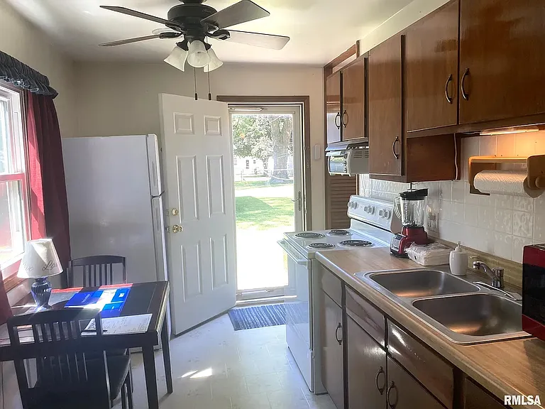 2845 S Hoover Ave — Photo 5