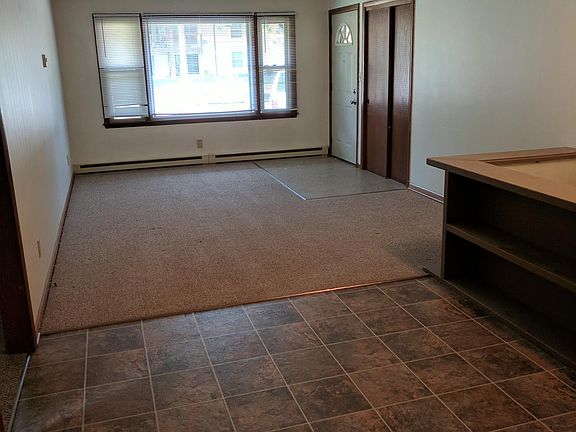 4th image of 205 E Paradise Dr