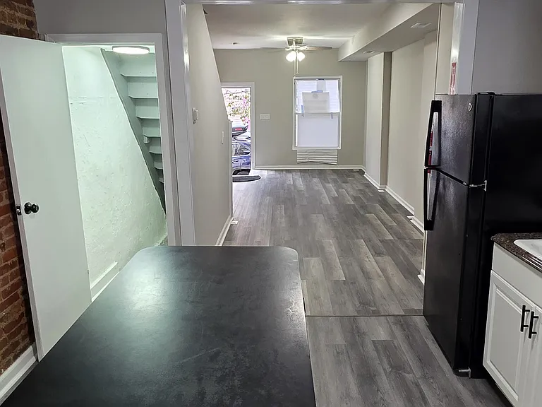151 N Streeper St — Photo 5