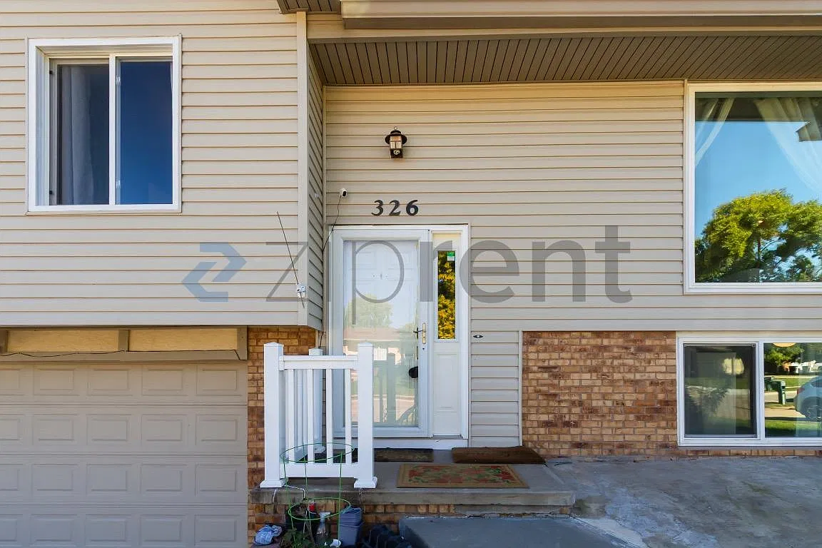 4 bed, 2.5 bath, 2059 sqft, $2,725 — Photo 3