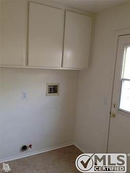 Laundry room, with wash basin.