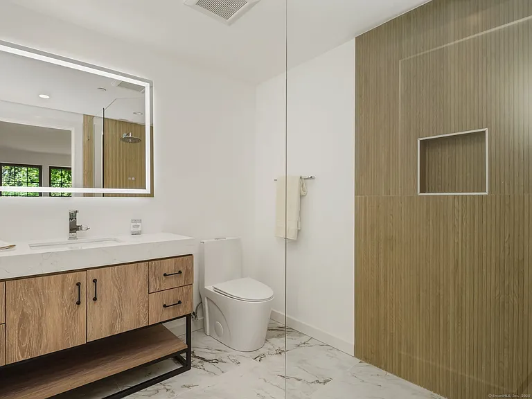 1188 King St #112 — Photo 16