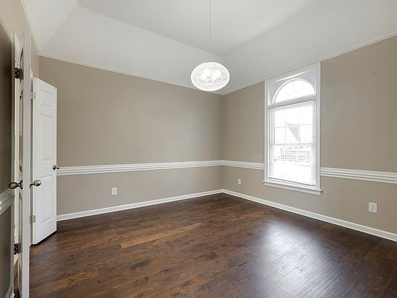 3rd image of 4406 Old North Bridge Dr