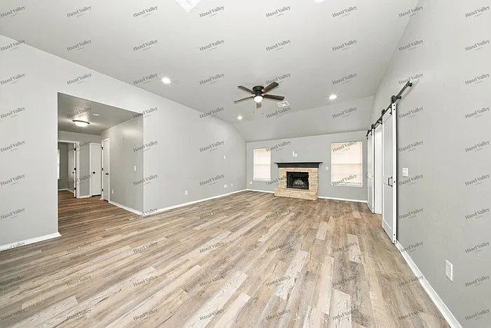 3 bed, 2.0 bath, 1838 sqft, $1,785 — Photo 3
