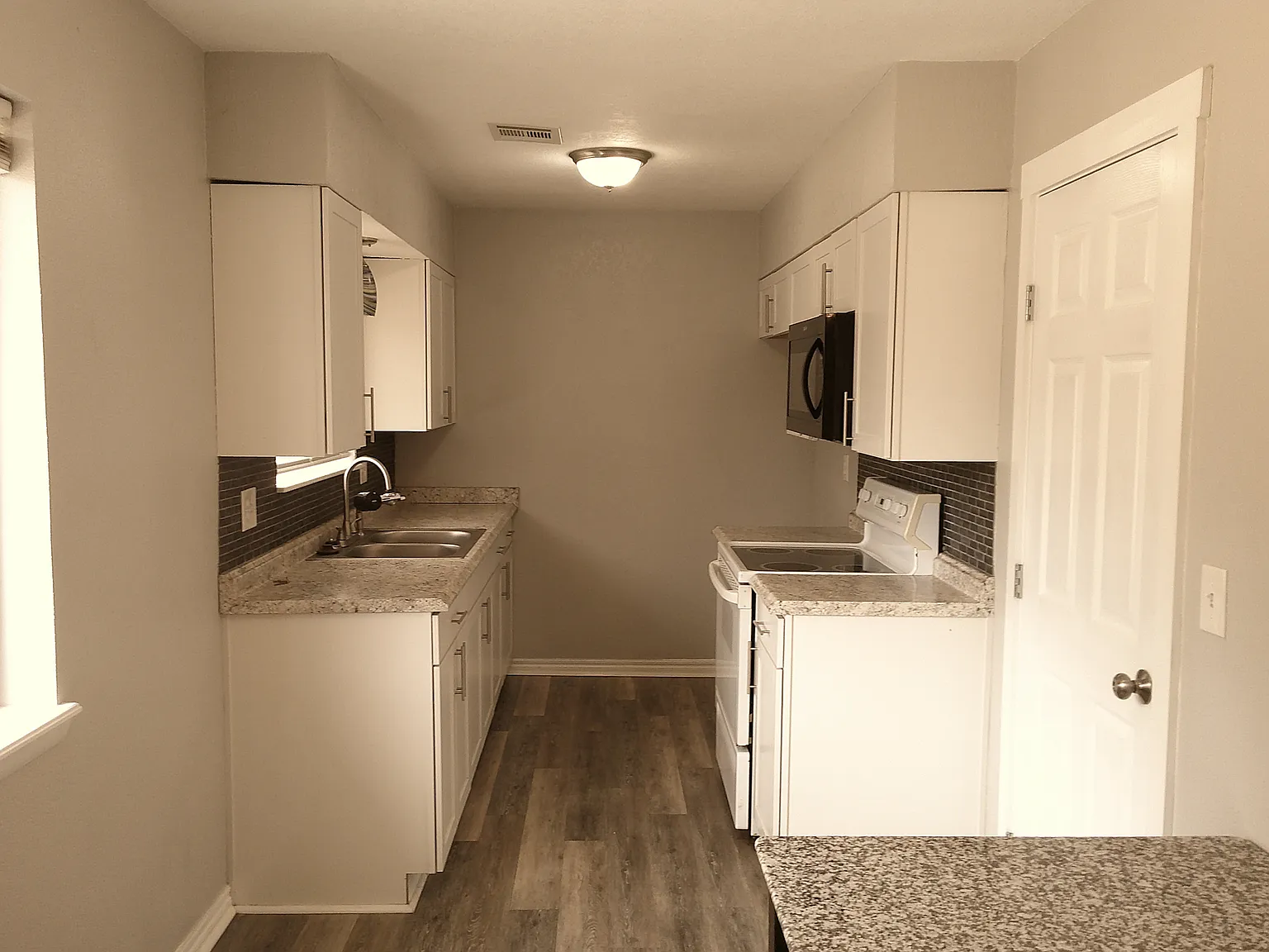 3 bed, 1032 sqft, $1,250 — Photo 2