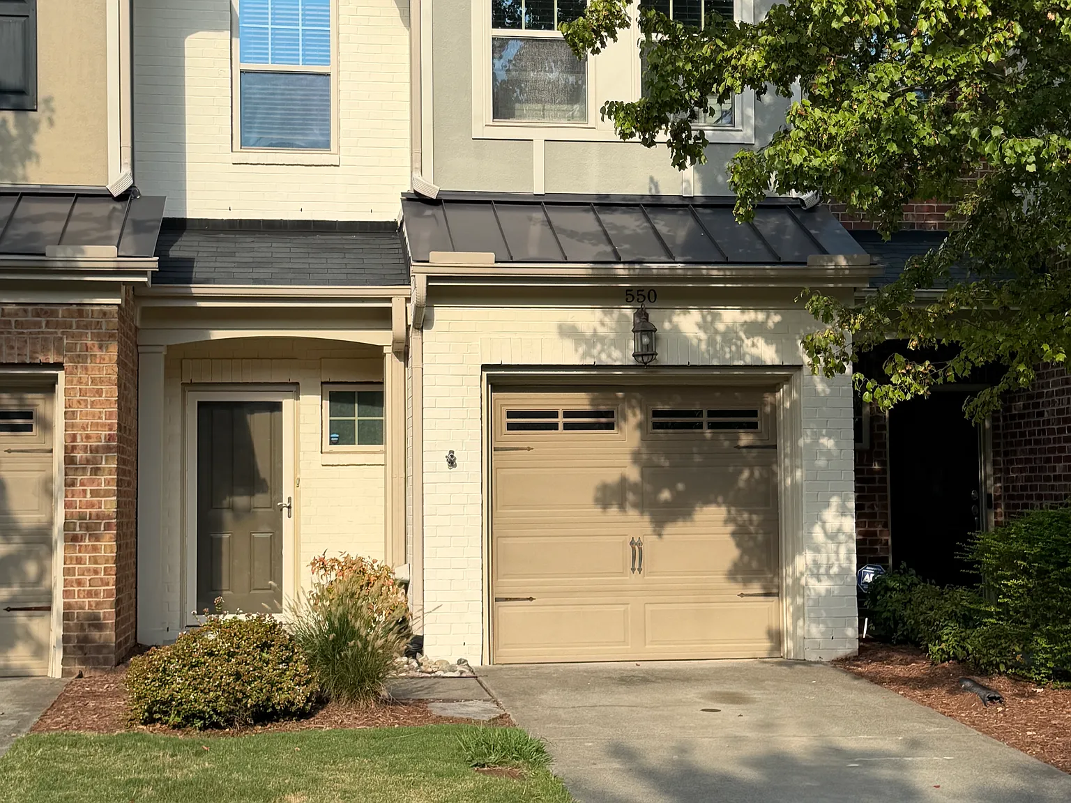 3 bed, 2.5 bath, 1743 sqft, $2,200 — Photo 1