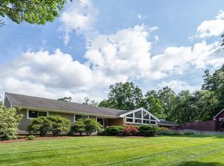 10 Sunset Dr, Seekonk, MA 02771