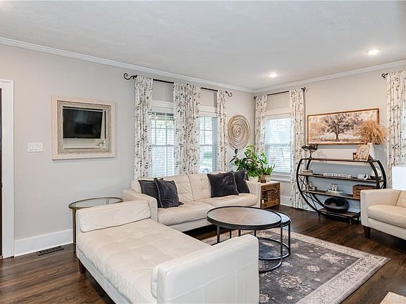 5th image of 402 Telford Ave