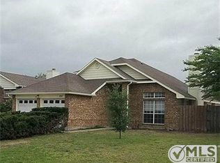 830 Hobbs Dr, Grand Prairie, TX 75052