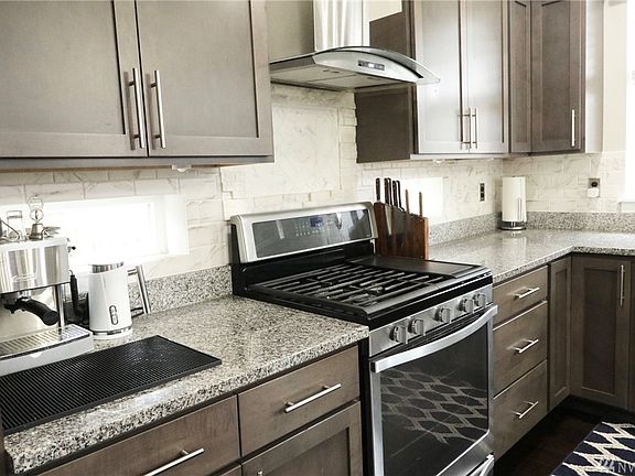 4th image of 8344 74th Pl NE