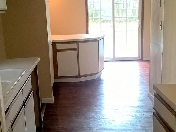 5th image of 2919 Searsdale Ave