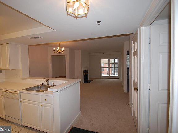 5th image of 1045 N Utah St #2508
