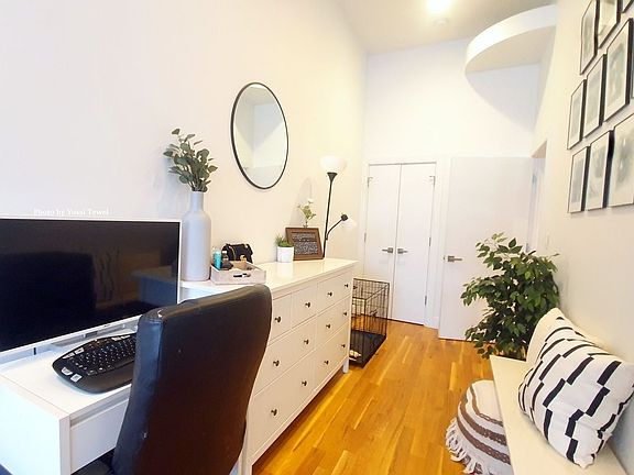 4th image of 239 W 123rd St #2R
