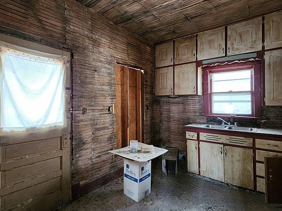 5th image of 316 Mansur St