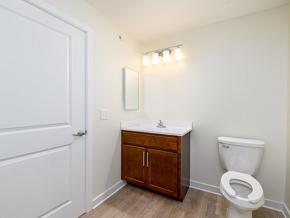 4th image of 221 Cross St
