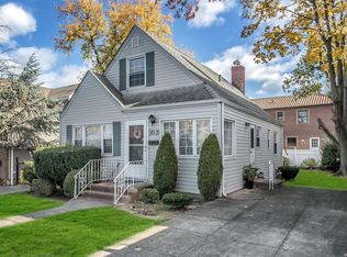 2035 169th St, Whitestone, NY 11357