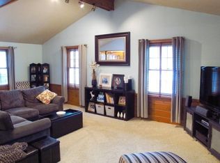1623 Haymarket Rd, Waukesha, WI 53189