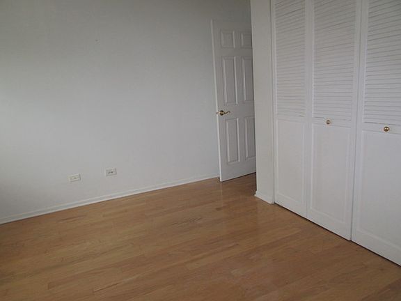 5th image of 980 N Lakeside Dr #G-25