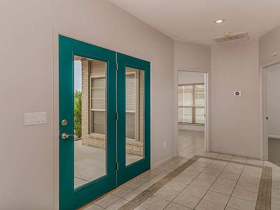 5th image of 502 La Duchess Dr