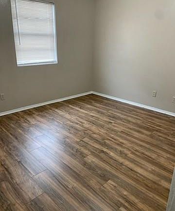 5th image of 2700 Poplar Cir #C