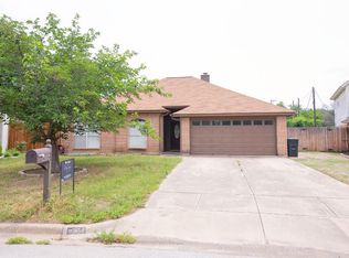 4304 Mayan Ct, Lake Worth, TX 76135