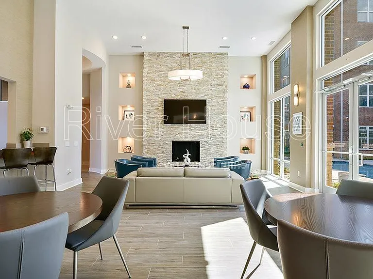 River House Apartments — Photo 10