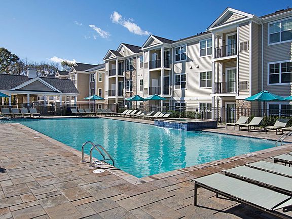 2nd image of 400 Cardinal Ct #334