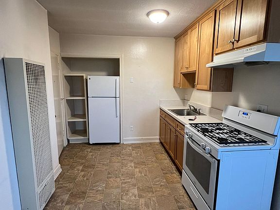 3rd image of 67 4th Ave #E