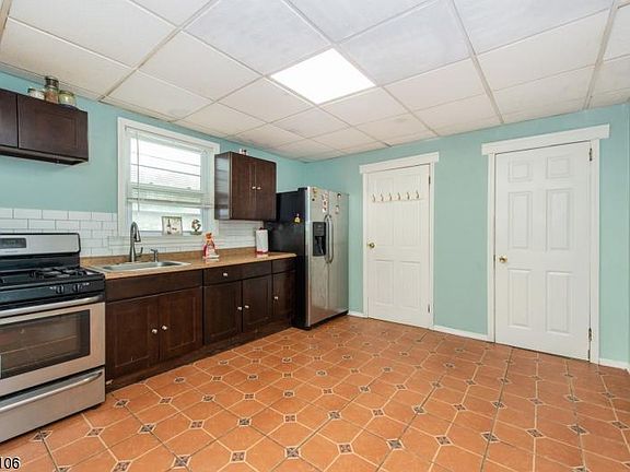 4th image of 36 Whitewood Ave