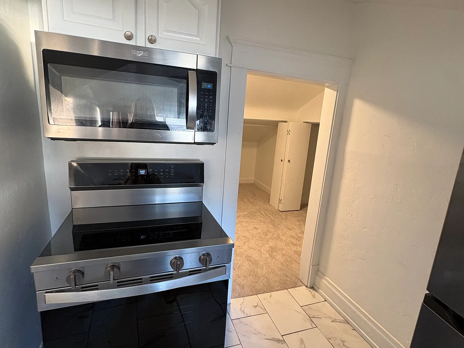 Studio, $800 — Photo 2