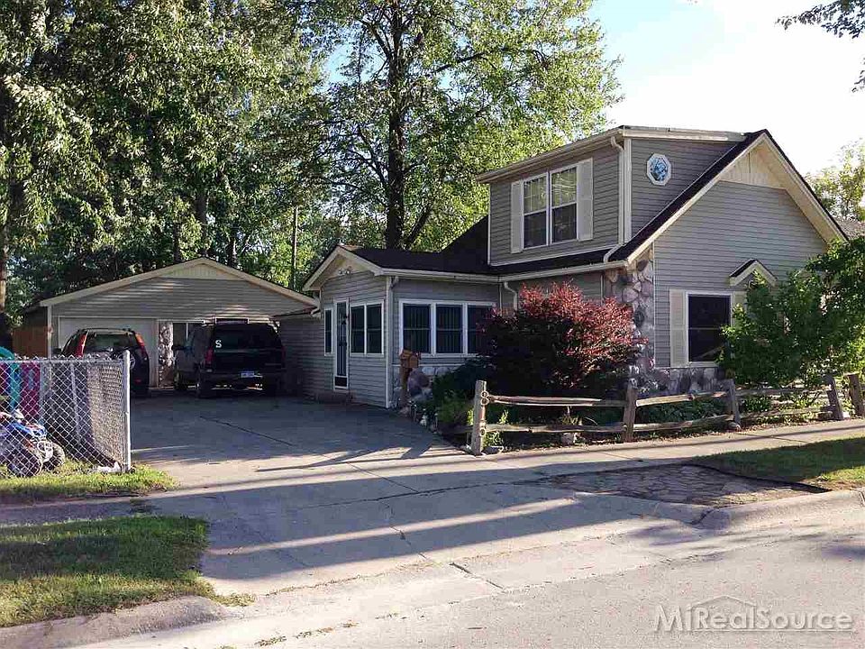 1st image of 815 Bruce St