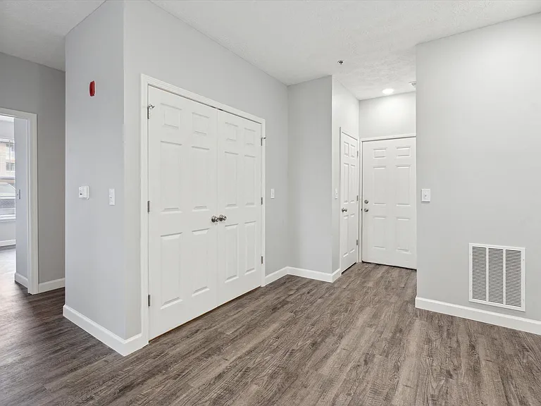 Richmond (Renovated) - 2 Bed / 2 Bath - 1,058 Sq.Ft.